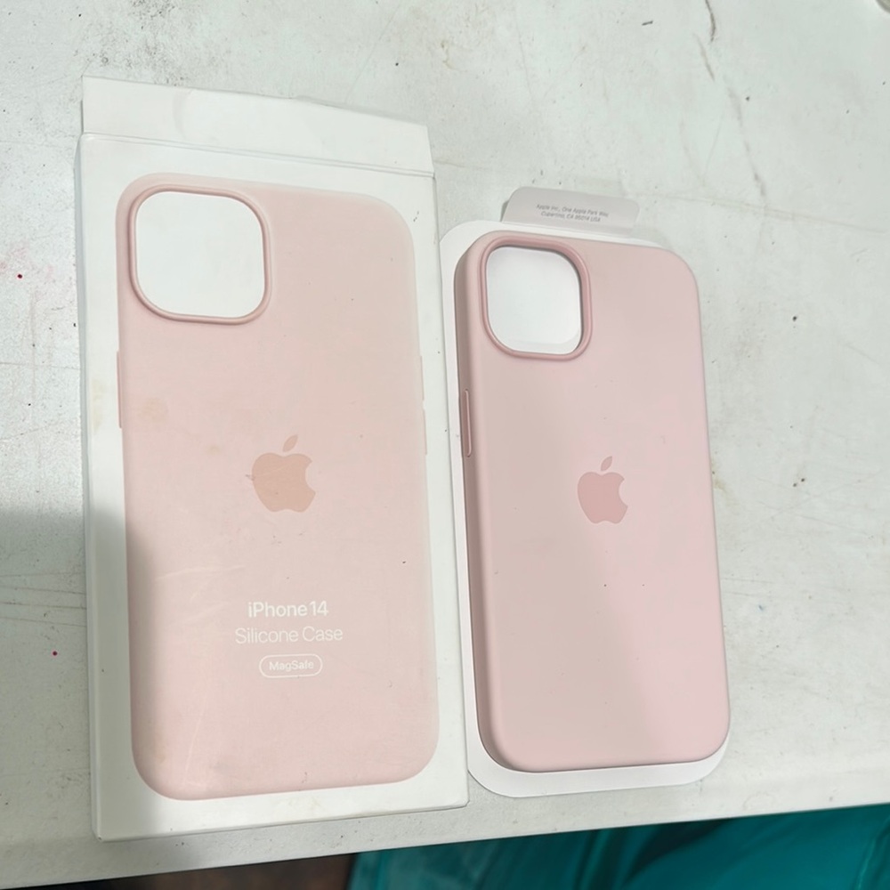 iPhone 14 silicone case (MagSafe)